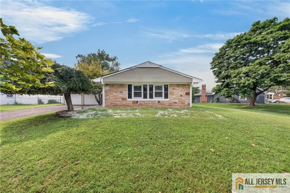 32 Lebed Drive Franklin, NJ 08873