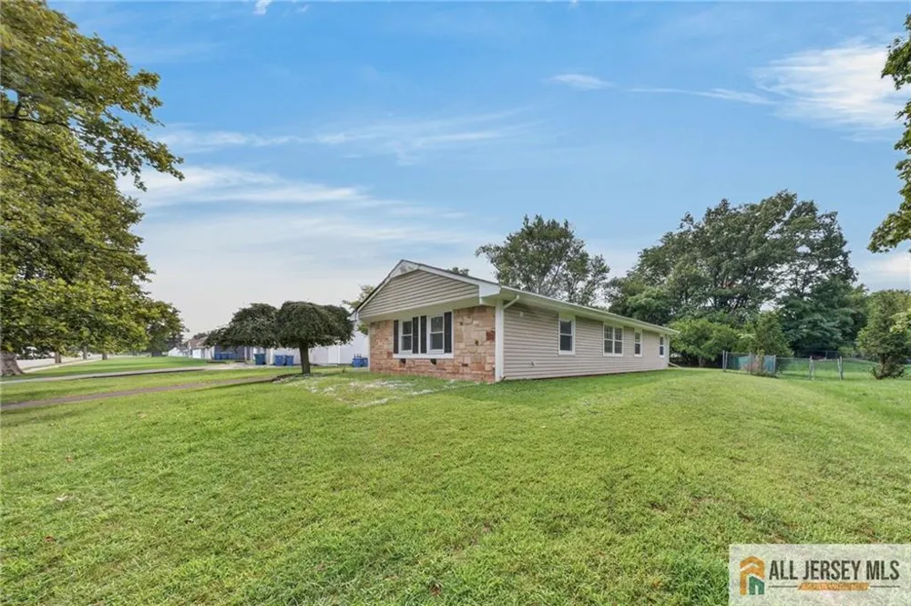 32 Lebed Drive Franklin, NJ 08873