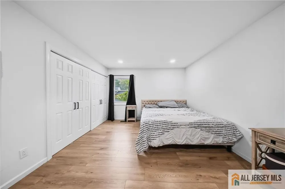 32 Lebed Drive Franklin, NJ 08873