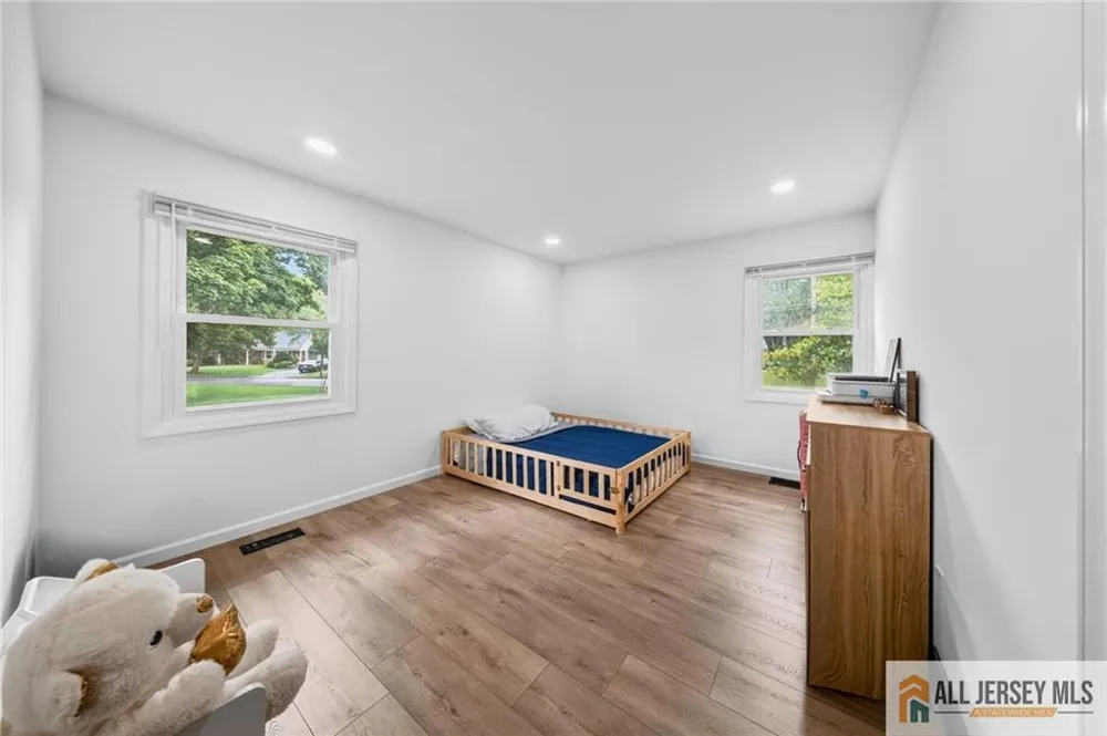 32 Lebed Drive Franklin, NJ 08873