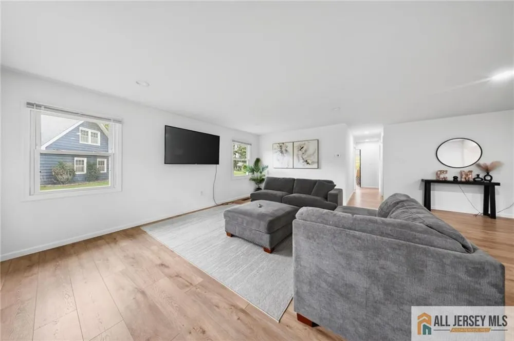 32 Lebed Drive Franklin, NJ 08873