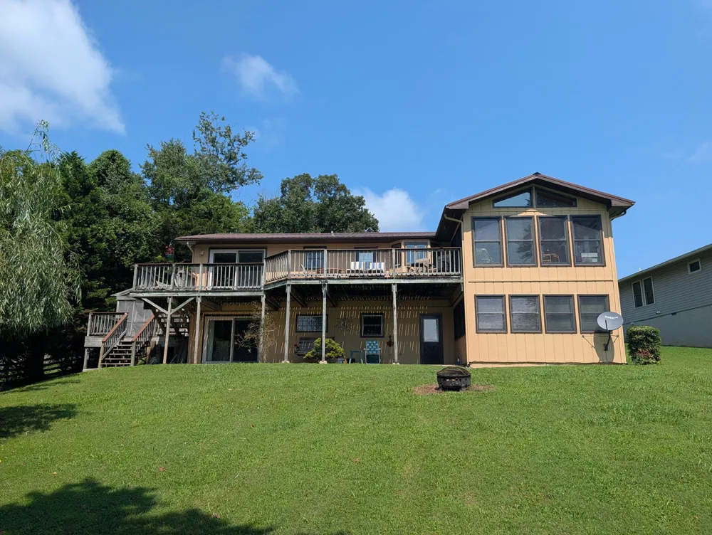 300 Lake Forest Lane Spring City, TN 37381