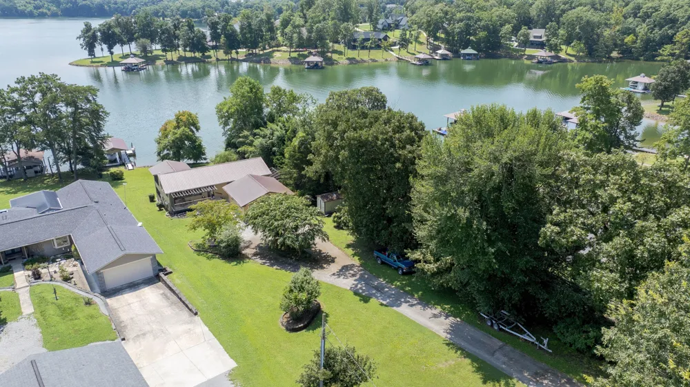 300 Lake Forest Lane Spring City, TN 37381