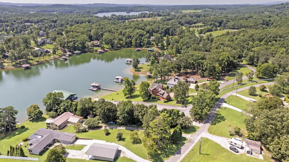 300 Lake Forest Lane Spring City, TN 37381