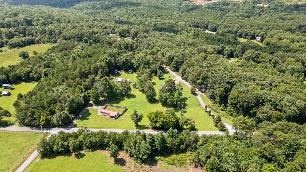1430 Snyder Loop Graysville, TN 37338