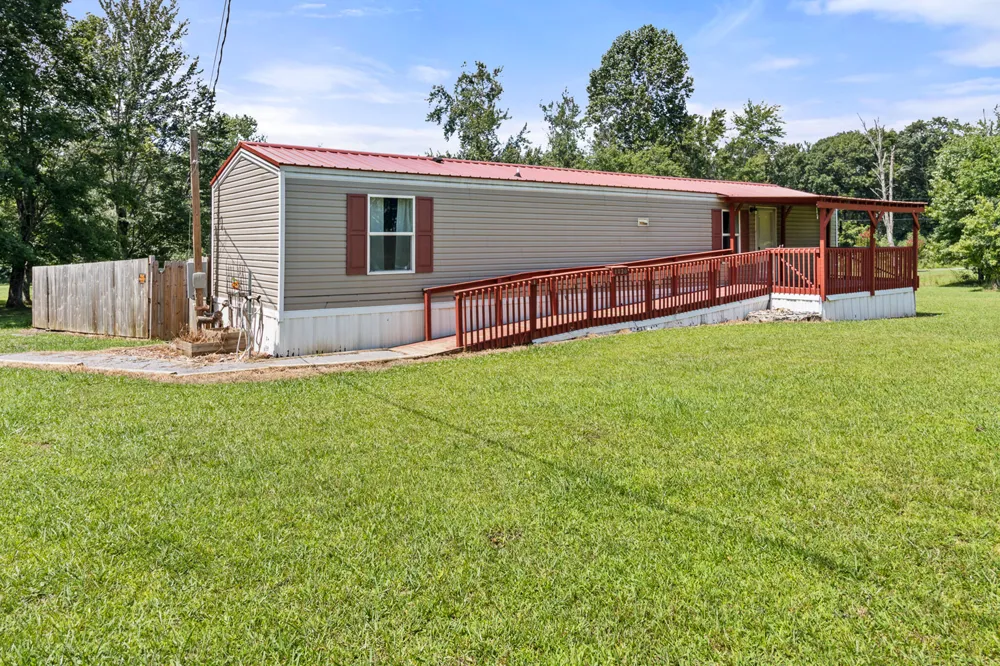 1430 Snyder Loop Graysville, TN 37338