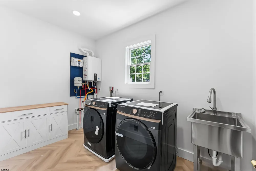 105 S Mount Airy Ave Egg Harbor Township, NJ 08234