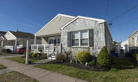 220 N 35th Ave