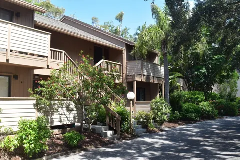 1687 BROOKHOUSE CIRCLE #221