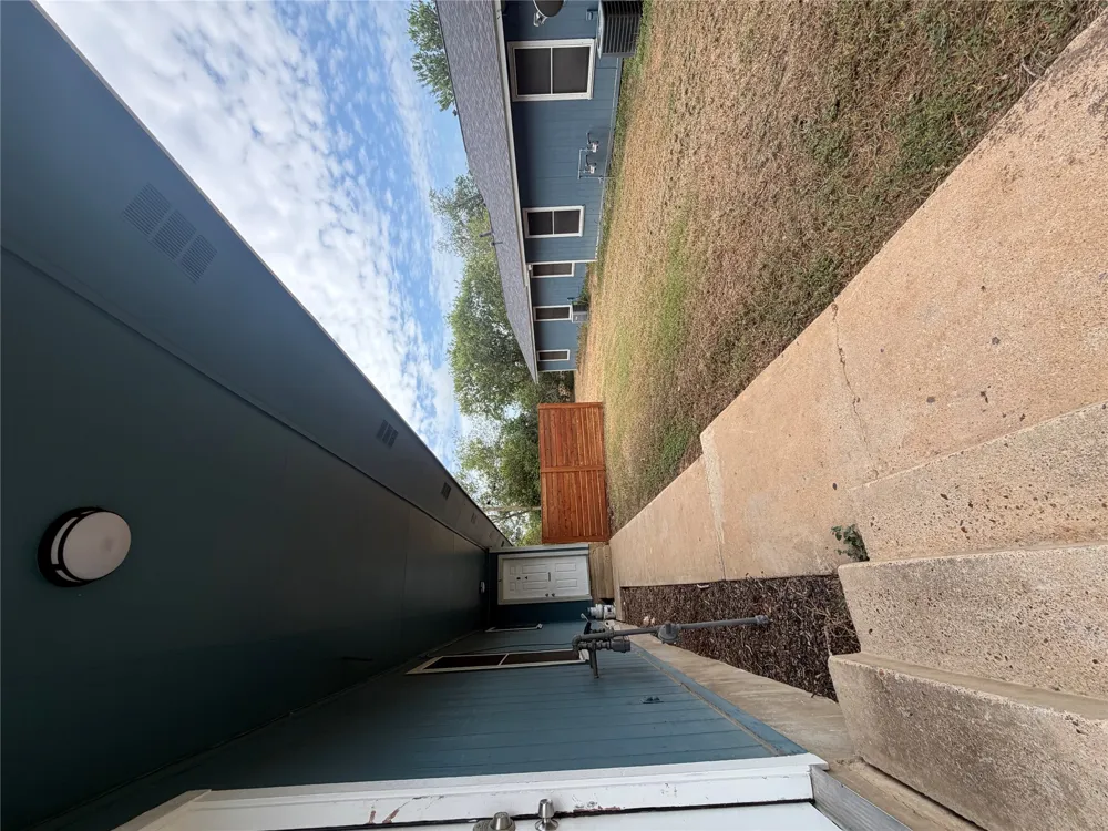 509 Central Avenue #B Elgin, TX 78621
