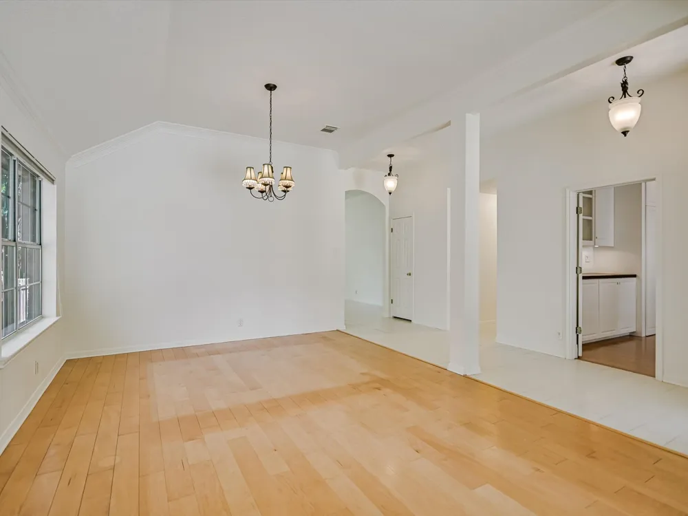 10817 Redmond Road Austin, TX 78739