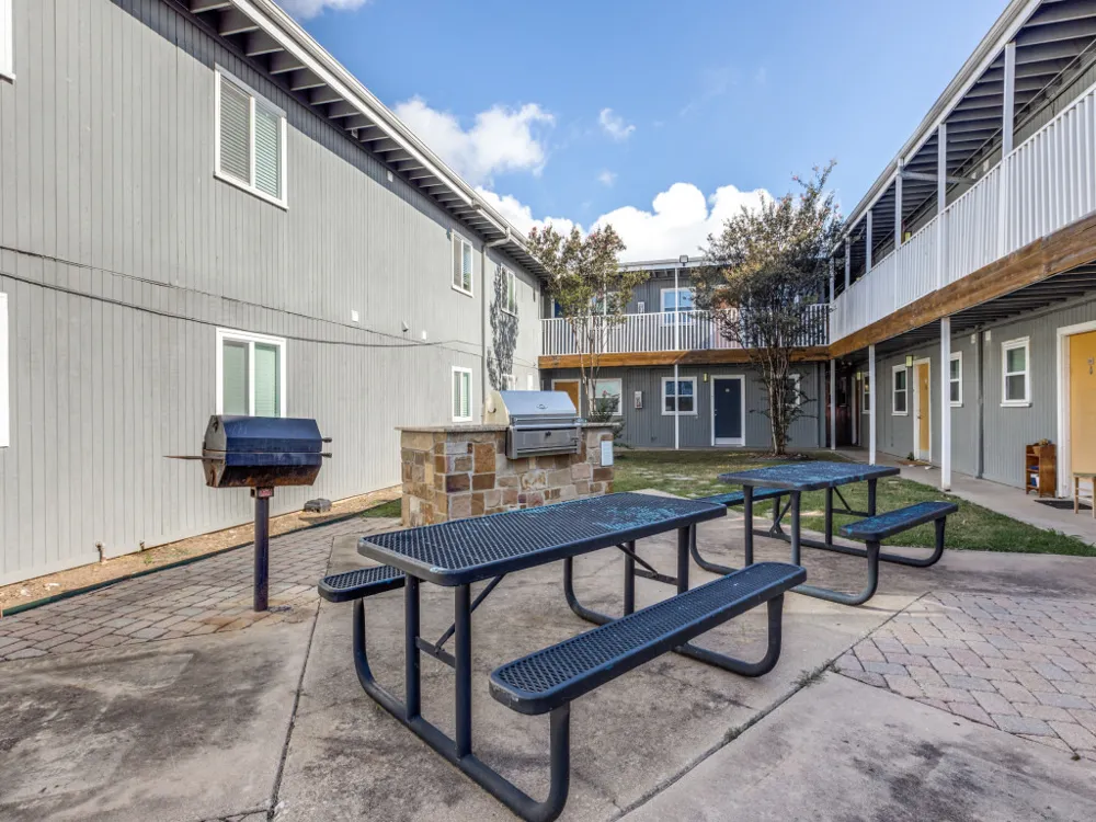 2401 Manor Rd #218 Austin, TX 78722