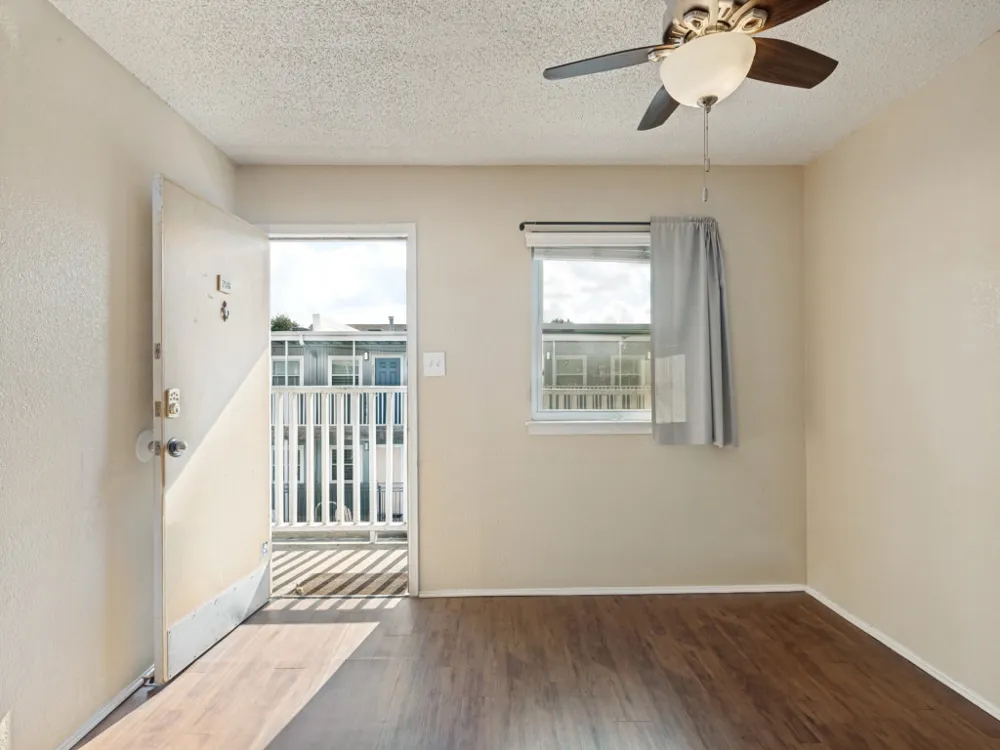 2401 Manor Rd #218 Austin, TX 78722