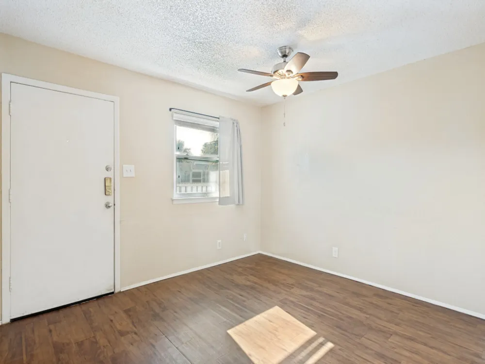 2401 Manor Rd #218 Austin, TX 78722