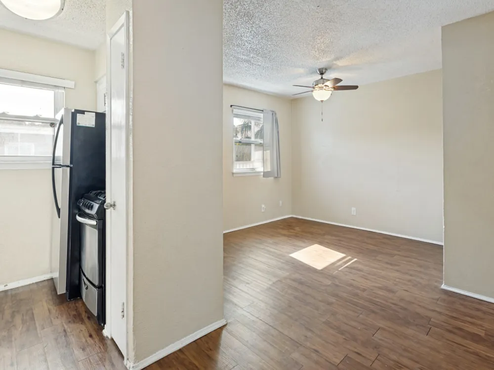 2401 Manor Rd #218 Austin, TX 78722