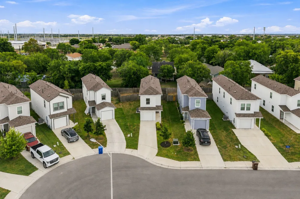 54 Trinity Circle Lockhart, TX 78644