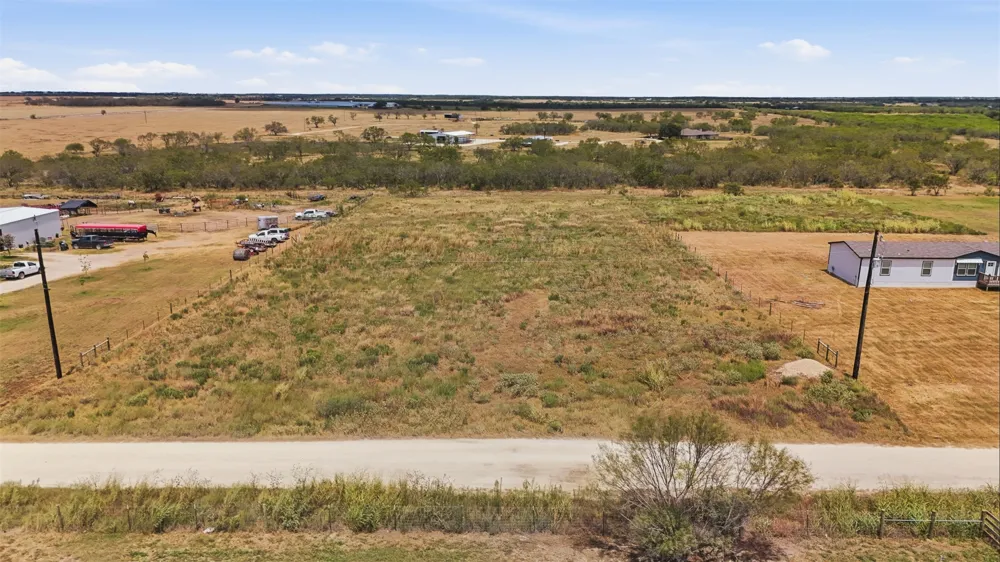 3 Private Rd 3042 Gonzales, TX 78629
