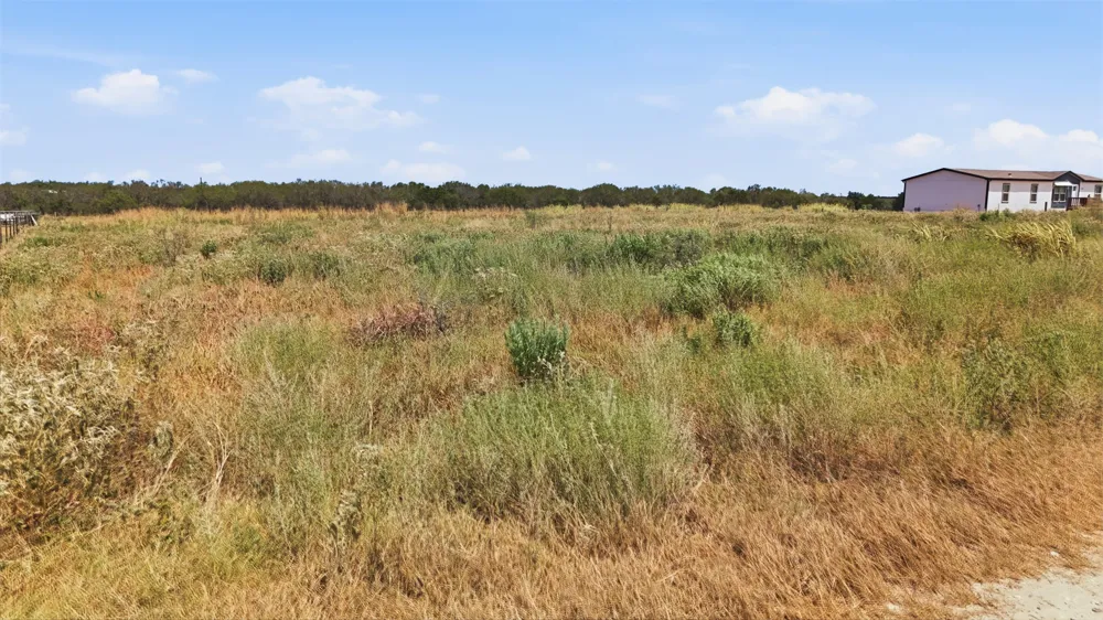 3 Private Rd 3042 Gonzales, TX 78629