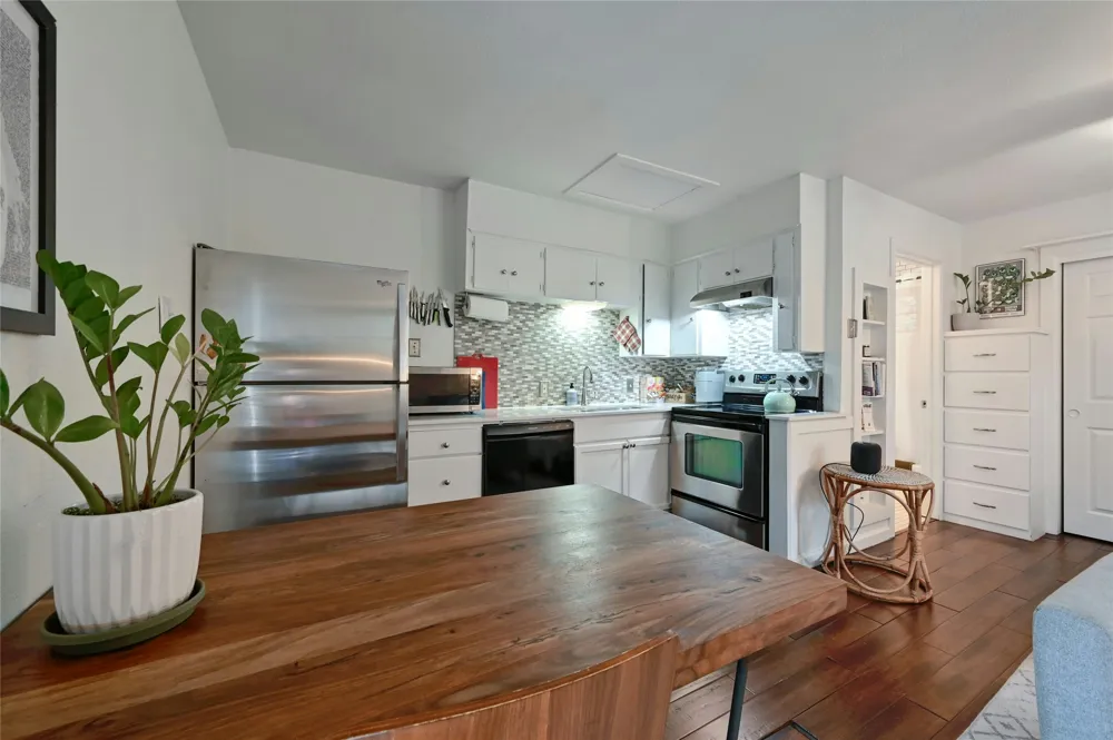 1103 Kenwood Avenue #B Austin, TX 78704