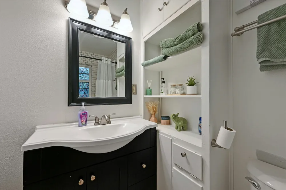 1103 Kenwood Avenue #B Austin, TX 78704