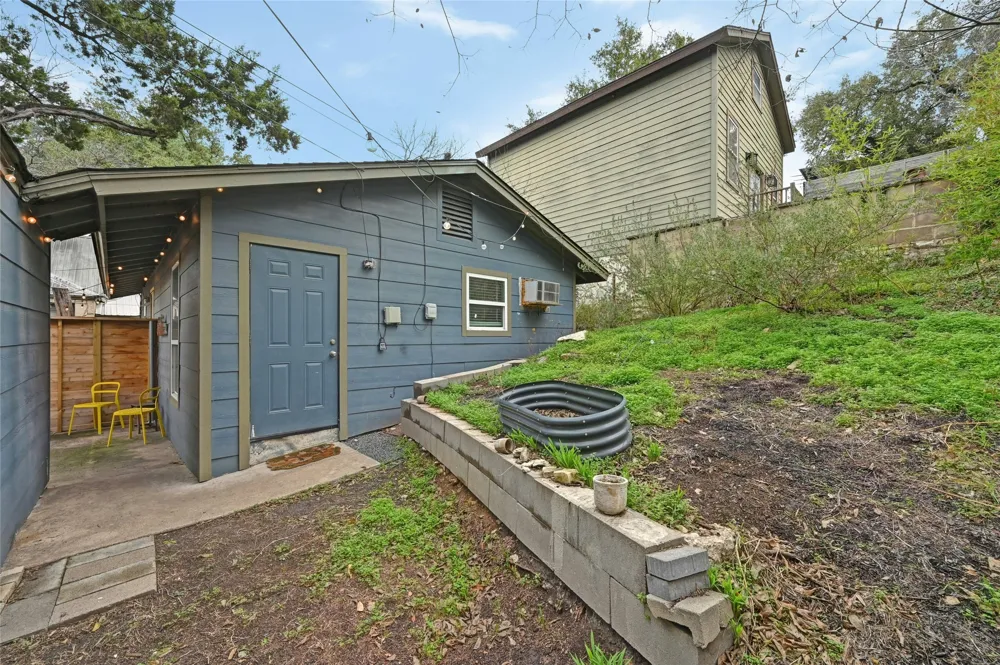 1103 Kenwood Avenue #B Austin, TX 78704