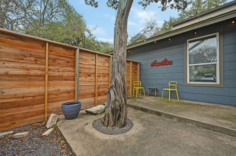 1103 Kenwood Avenue #B Austin, TX 78704