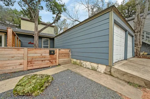 1103 Kenwood Avenue #B