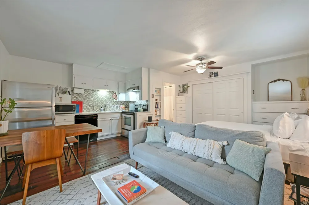 1103 Kenwood Avenue #B Austin, TX 78704