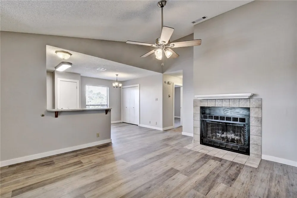 20800 Bonanza St #C Lago Vista, TX 78645