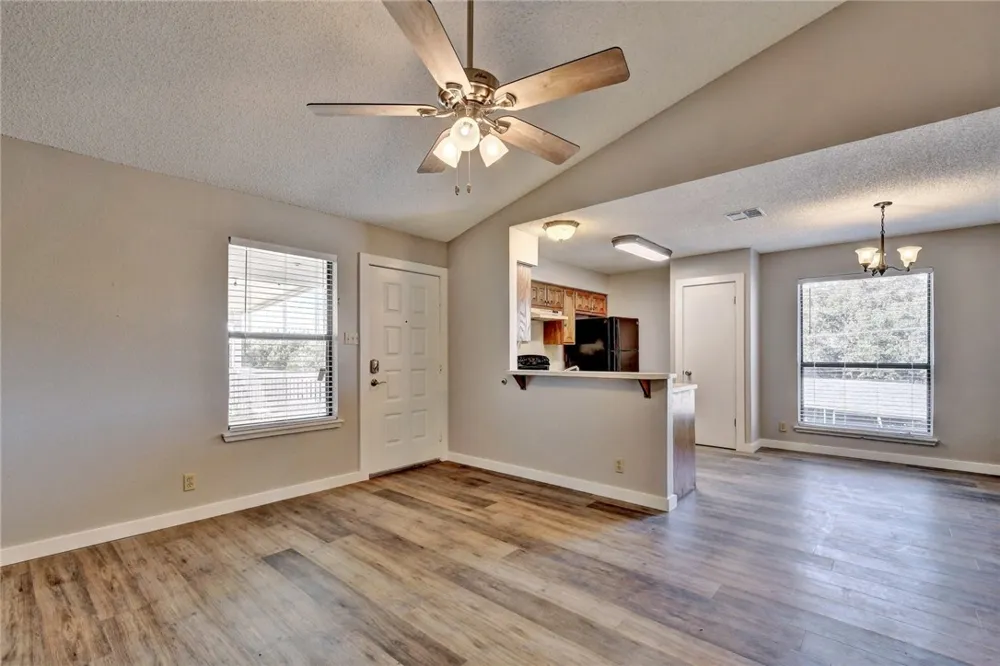 20800 Bonanza St #C Lago Vista, TX 78645