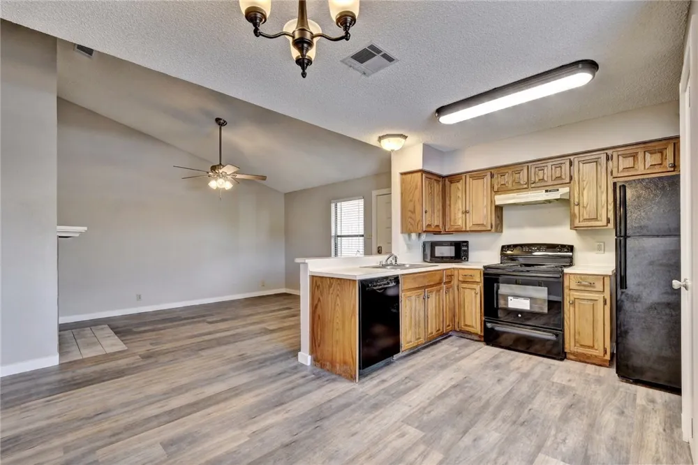 20800 Bonanza St #C Lago Vista, TX 78645