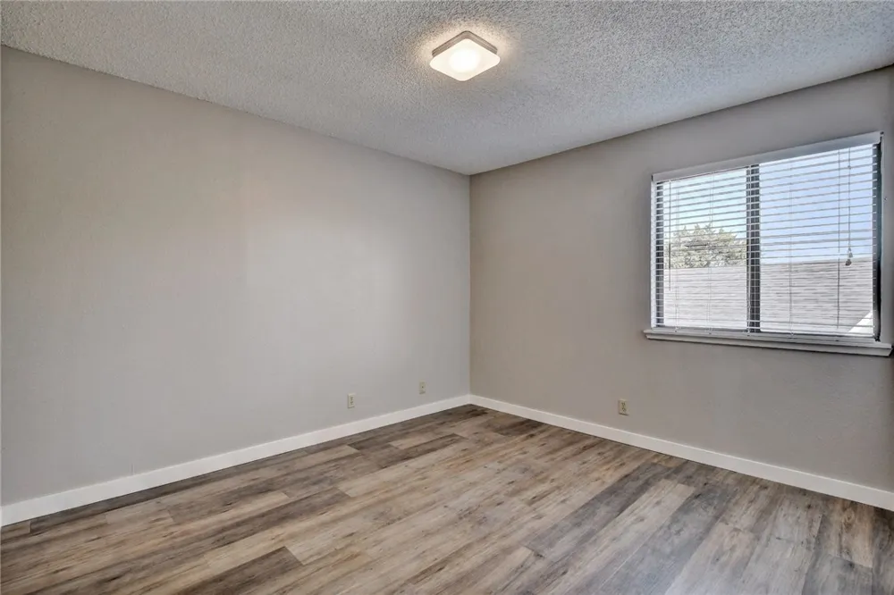 20800 Bonanza St #C Lago Vista, TX 78645