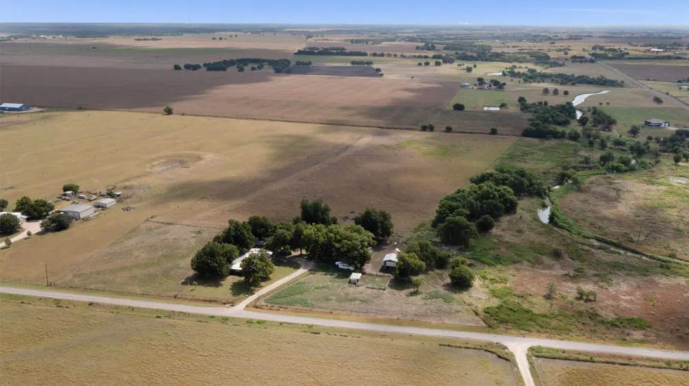 451 County Road 416 Taylor, TX 76574
