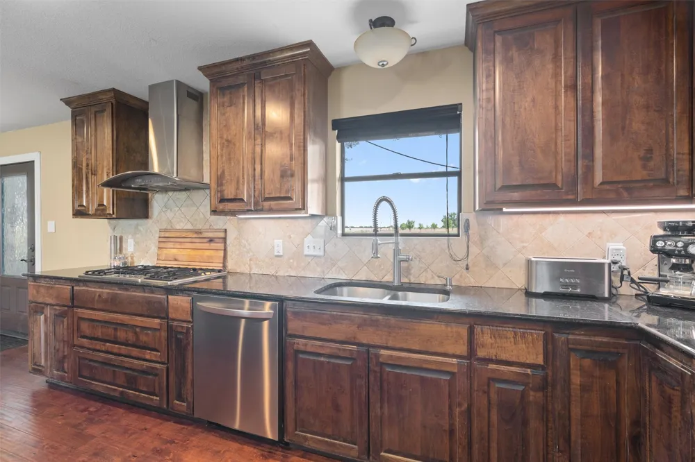 451 County Road 416 Taylor, TX 76574