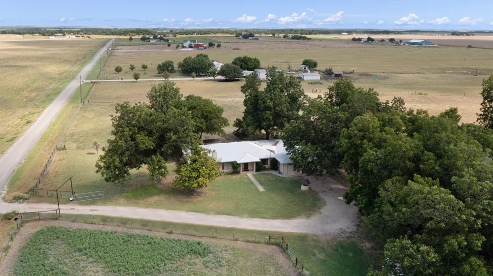 451 County Road 416 Taylor, TX 76574