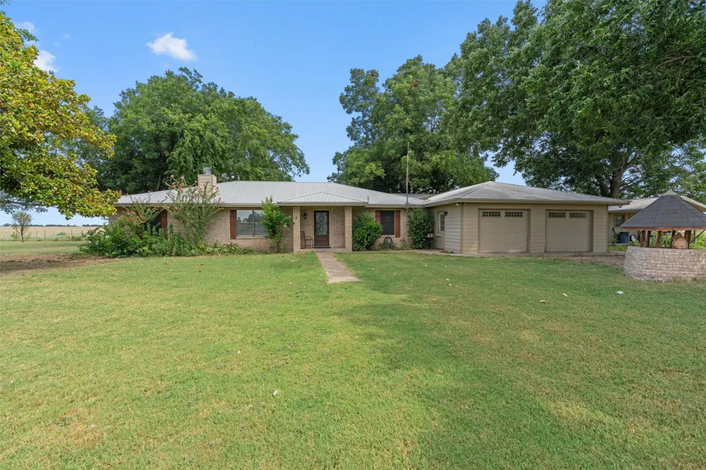 451 County Road 416 Taylor, TX 76574