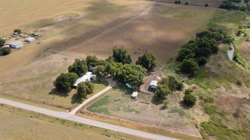 451 County Road 416 Taylor, TX 76574