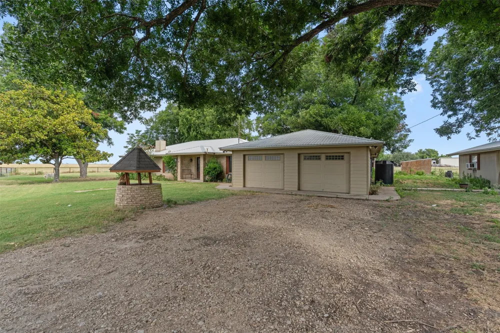 451 County Road 416 Taylor, TX 76574