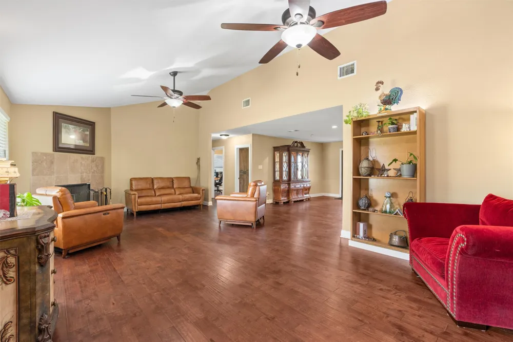 451 County Road 416 Taylor, TX 76574