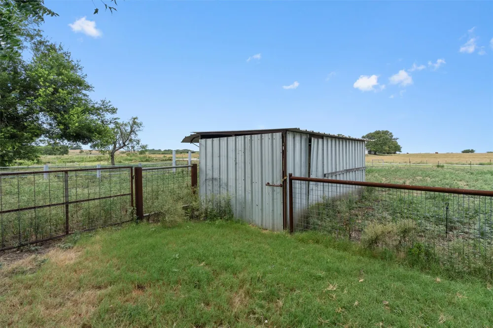 451 County Road 416 Taylor, TX 76574