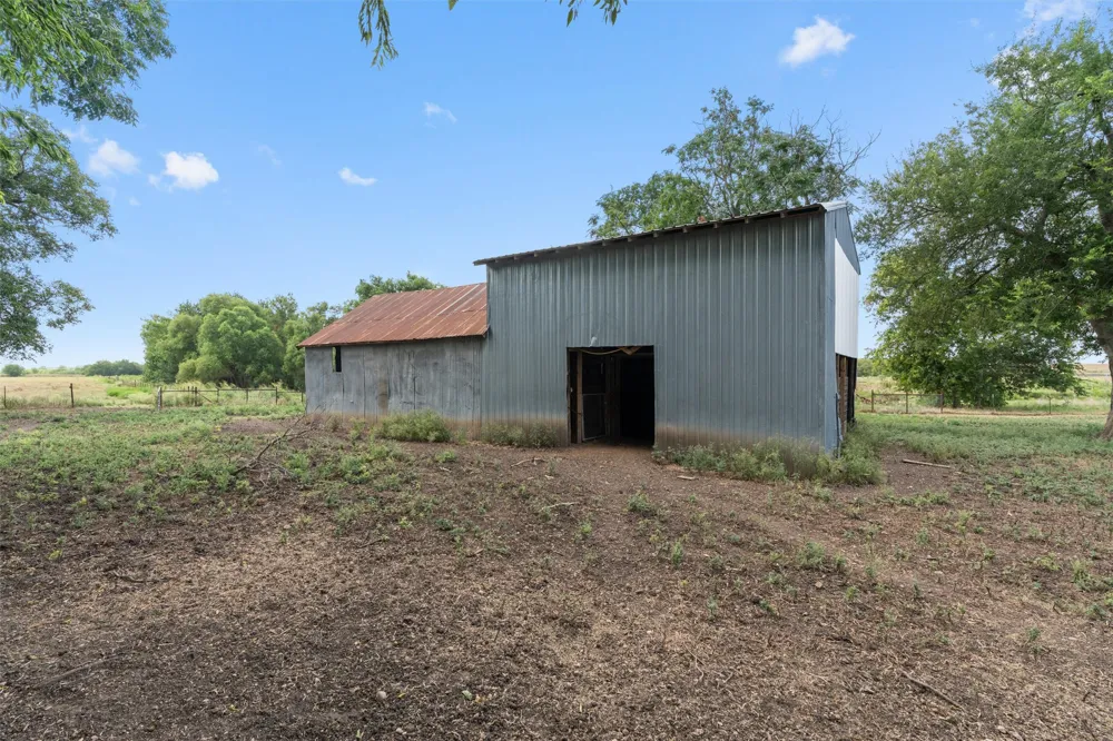 451 County Road 416 Taylor, TX 76574
