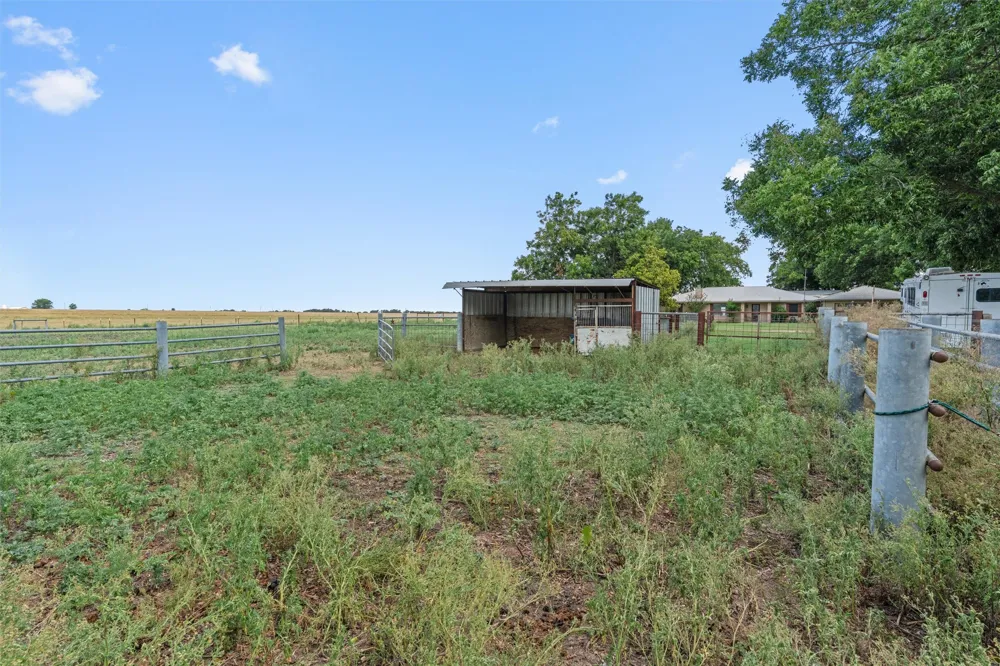 451 County Road 416 Taylor, TX 76574