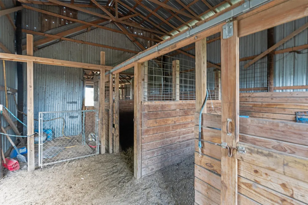 451 County Road 416 Taylor, TX 76574