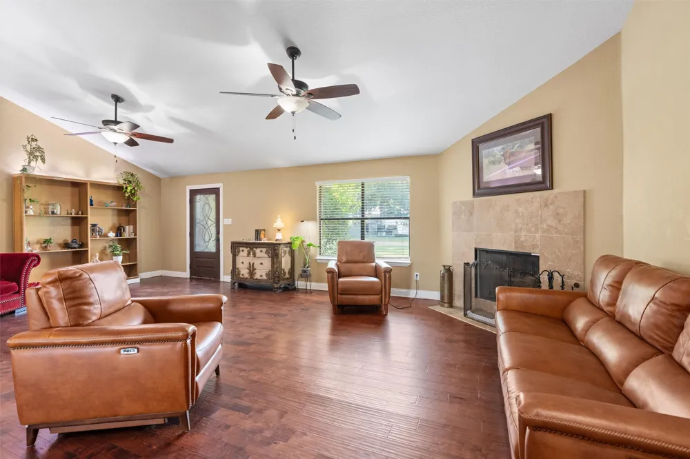 451 County Road 416 Taylor, TX 76574