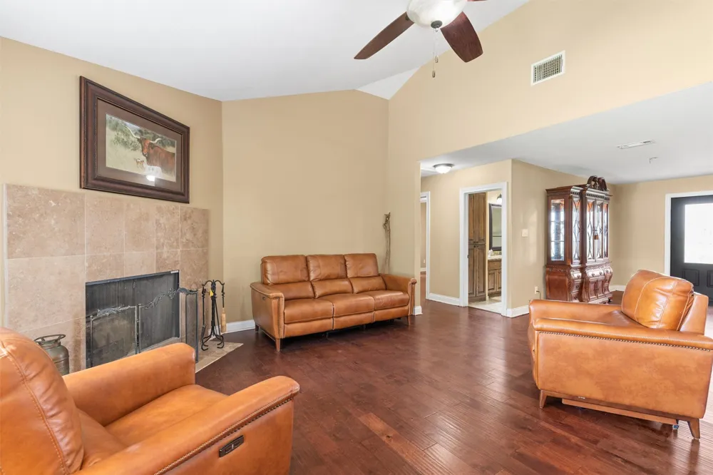 451 County Road 416 Taylor, TX 76574