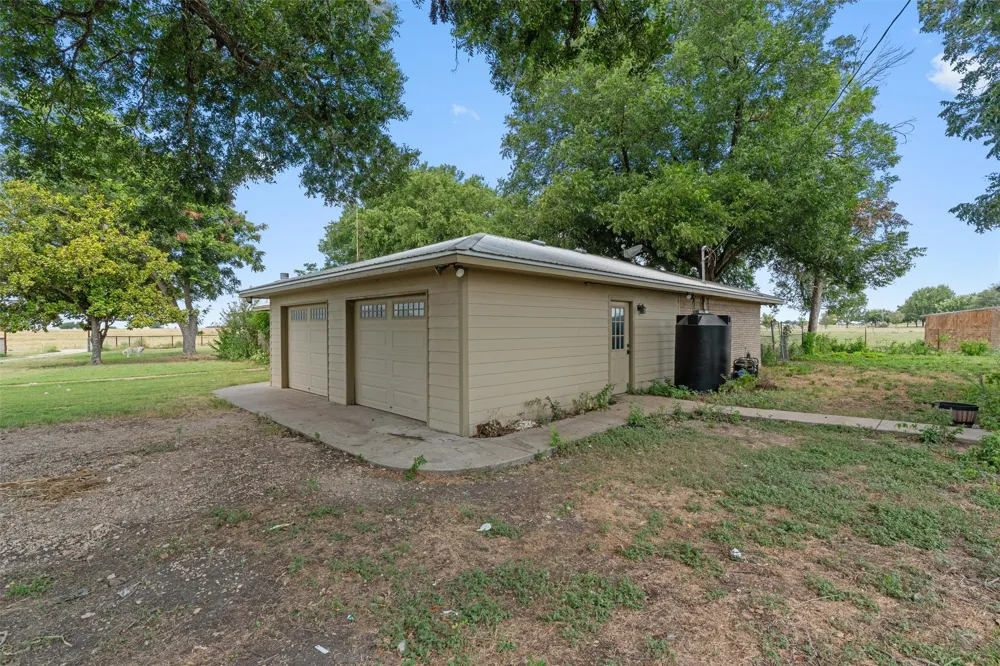 451 County Road 416 Taylor, TX 76574