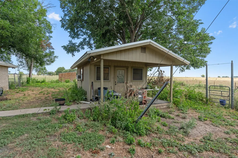 451 County Road 416 Taylor, TX 76574