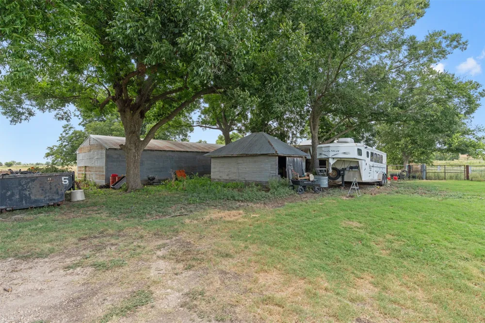 451 County Road 416 Taylor, TX 76574