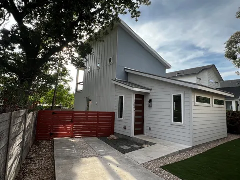 1404 Marcus Place #2