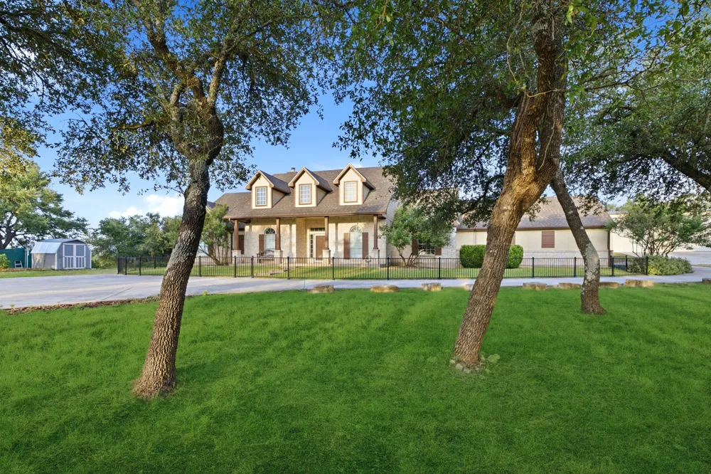 271 ROLLIN N RANCH RD ROAD Blanco, TX 78606